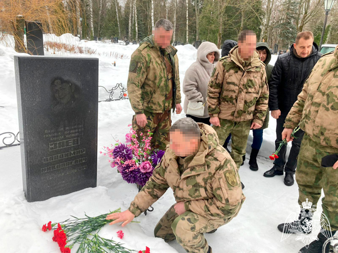 Сотрудники ОМОН Управления Росгвардии по Липецкой области почтили память боевого товарища