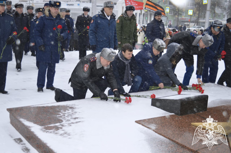 Военнослужащие Росгвардии приняли участие в митинге посвященный Дню защитника Отечества