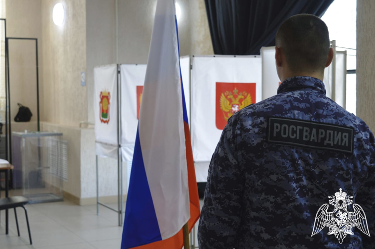 Росгвардейцы приняли участие в обеспечении общественной безопасности президентских выборов в Липецкой области.