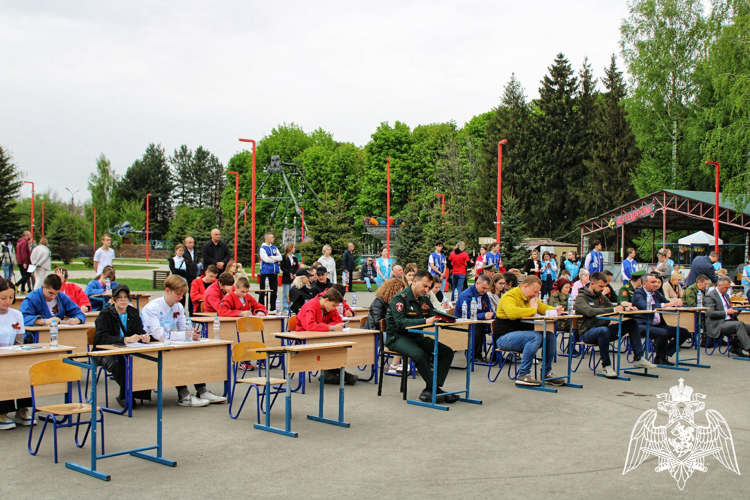 Липецкие росгвардейцы приняли участие в «Диктанте Победы»