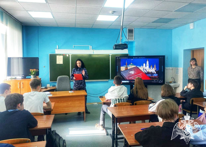 Росгвардейцы провели урок для школьников регионального центра