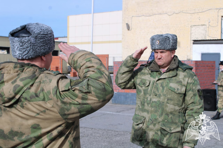 Начальник Управления Росгвардии по Липецкой области вручил сотрудникам и военнослужащим ведомственные награды