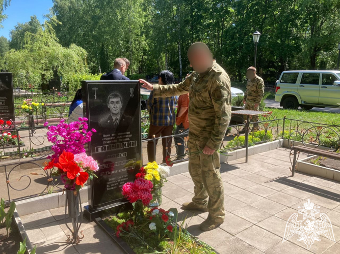 В Липецке сотрудники ОМОН Управления Росгвардии почтили память боевых товарищей