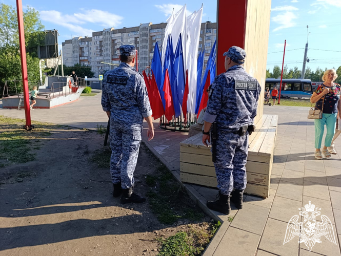 В Липецке росгвардия обеспечила безопасность во время проведения торжественных мероприятий, посвященных празднованию Дня города.