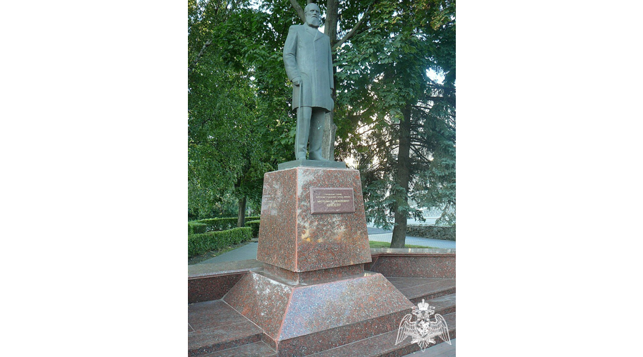 В Липецке росгвардейцы приняли участие в торжественном мероприятии, посвященном празднованию Дня города.