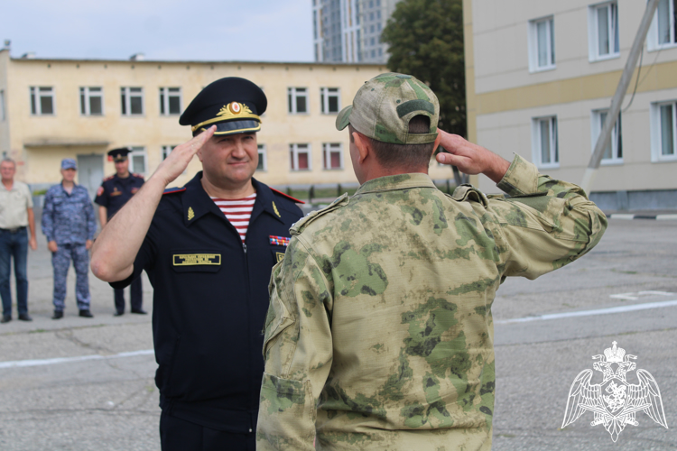 В Управлении Росгвардии по Липецкой области состоялся митинг, посвященный Дню Российского флага