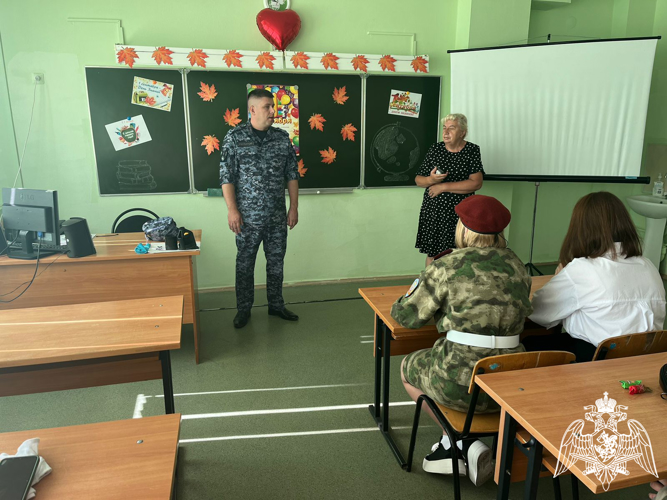 В Липецке сотрудники Росгвардии провели урок мужества по теме: «День памяти жертв трагедии в Беслане»
