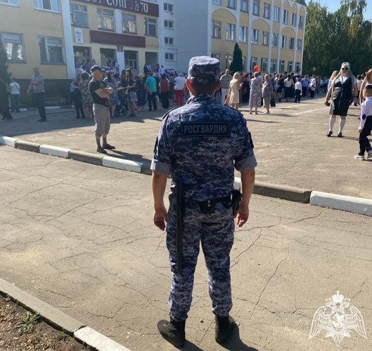Росгвардия обеспечила безопасность проведения «Дня знаний» в Липецке
