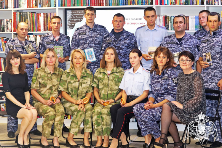 Росгвардейцы посетили военно-историческую библиотеку имени М.В. Водопьянова в Липецке