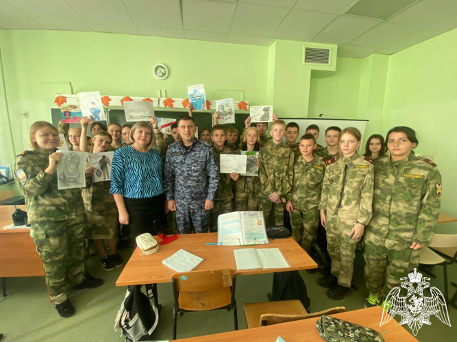 Липецкие Росгвардейцы провели урок мужества для учеников кадетской школы