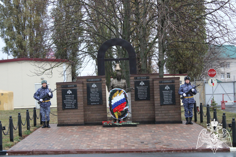 В Липецке росгвардейцы почтили память погибших бойцов войск правопорядка