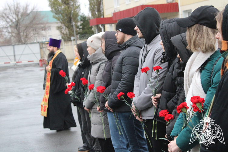 В Липецке росгвардейцы почтили память погибших бойцов войск правопорядка