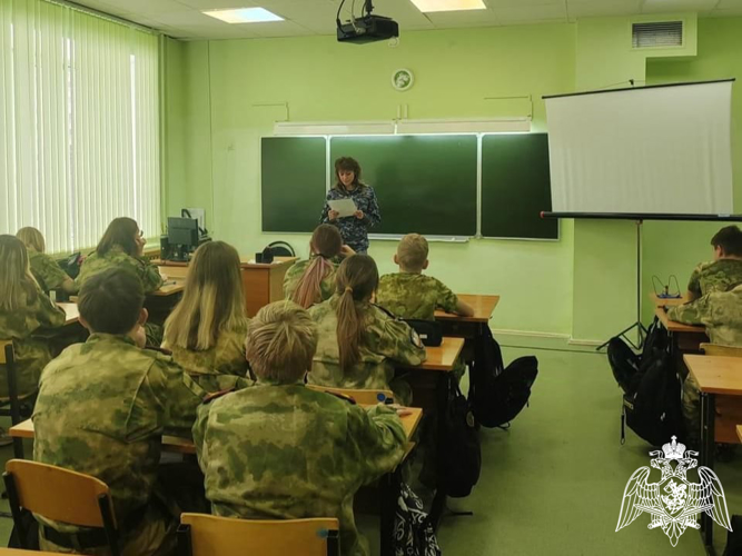 Липецкие росгвардейцы рассказали учащимся о Днях воинской славы  России