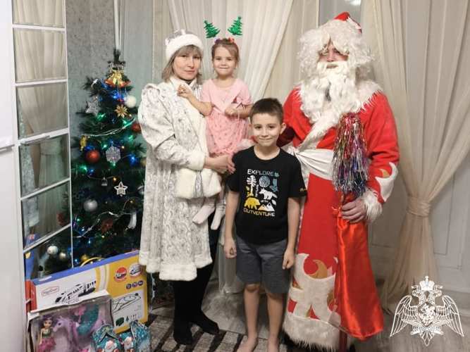"Дед Мороз специального назначения поздравил" детей  Липецких росгвардейцев