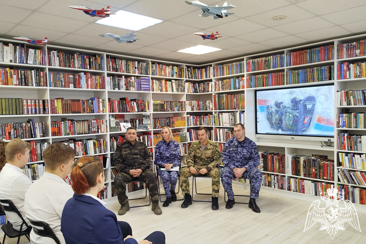 В военно-исторической библиотеке прошла профориентационная встреча с представителями Росгвардии