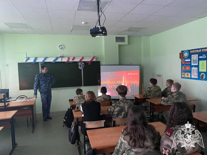 Росгвардейцы провели «Урок Мужества» для Липецких школьников, посвященный 81-годовщине освобождения Ленинграда