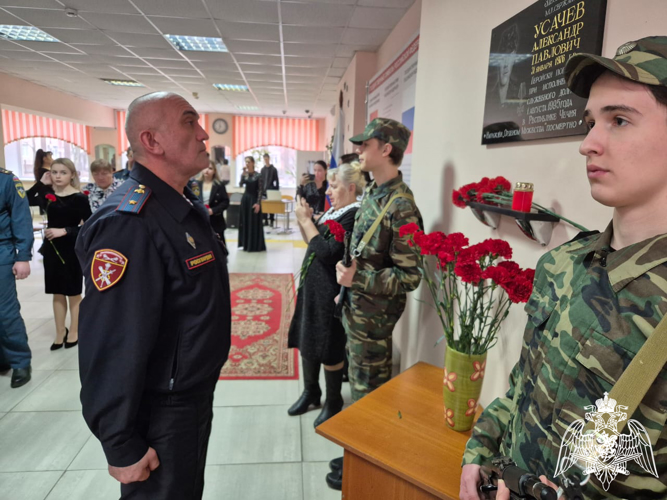 В Липецке почтили память военнослужащего войск правопорядка младшего сержанта Александра Усачева