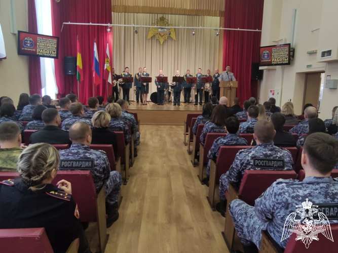            ​ НАЧАЛЬНИК РЕГИОНАЛЬНОГО УПРАВЛЕНИЯ РОСГВАРДИИ ПОЗДРАВИЛ СОТРУДНИКОВ ГОСУДАРСТВЕННОГО КОНТРОЛЯ              ​ И ЛИЦЕНЗИОННО-РАЗРЕШИТЕЛЬНОЙ РАБОТЫ              ​ С ПРОФЕССИОНАЛЬНЫМ ПРАЗДНИКОМ