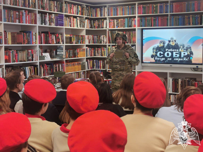 В военно-исторической библиотеке прошла  встреча с офицером СОБР «Феникс» Управления Росгвардии по Липецкой области