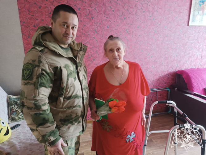 В ПРЕДДВЕРИИ 8 МАРТА СОТРУДНИКИ ОМОН ПОЗДРАВИЛИ ВДОВ И МАТЕРЕЙ ПОГИБШИХ СОСЛУЖИВЦЕВ