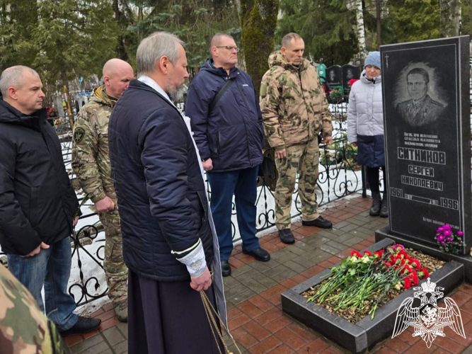 Военнослужащие и сотрудники Управления Росгвардии по Липецкой области почтили память погибшего товарища