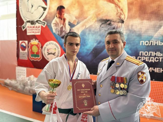 Офицер Росгвардии стал почётным гостем на чемпионате и первенстве Липецкой области по всестилевому каратэ