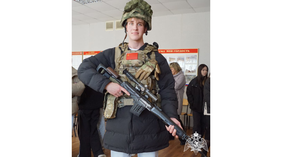В рамках акции «Дни Росгвардии» липецкие школьники посетили базу ОМОН «Легион»  