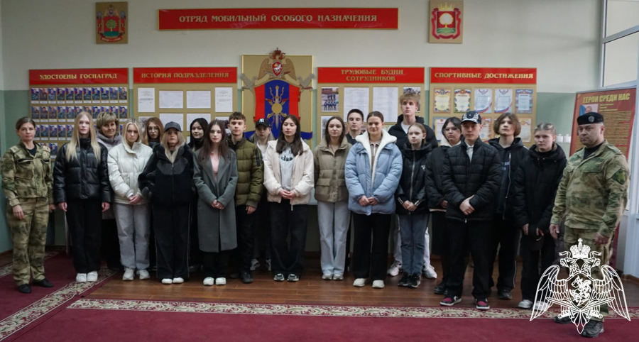 В рамках акции «Дни Росгвардии» липецкие школьники посетили базу ОМОН «Легион»  
