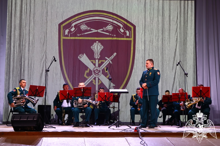 Военный оркестр выступил в доме культуры «Матыра»