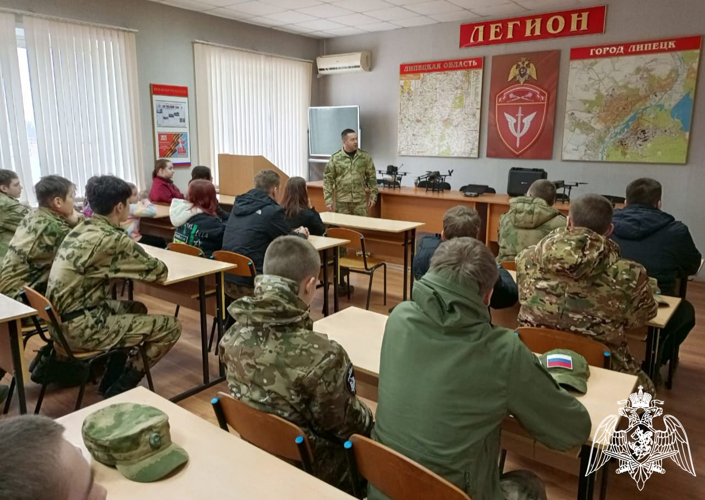 Липецкий ОМОН организовал познавательную экскурсию для клуба «Допризывник»