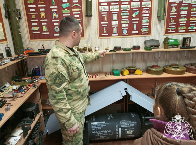 Липецкий ОМОН организовал познавательную экскурсию для клуба «Допризывник»