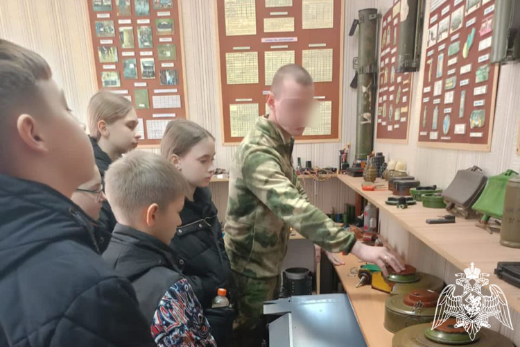 В гостях у росгвардейцев побывали липецкие школьники