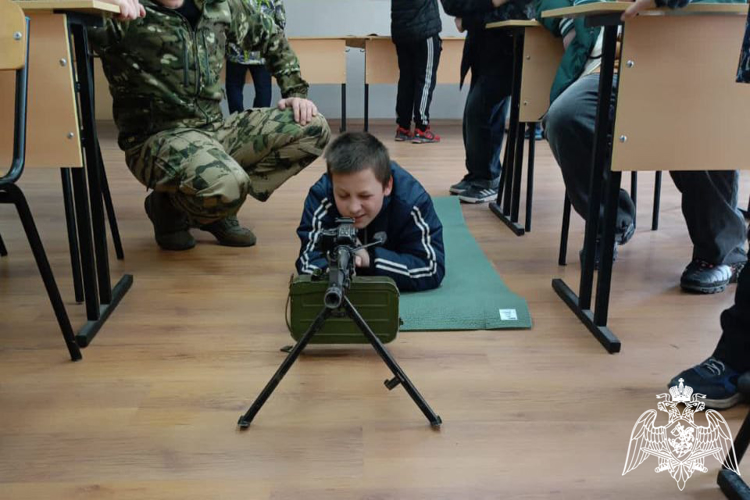 В гостях у росгвардейцев побывали липецкие школьники