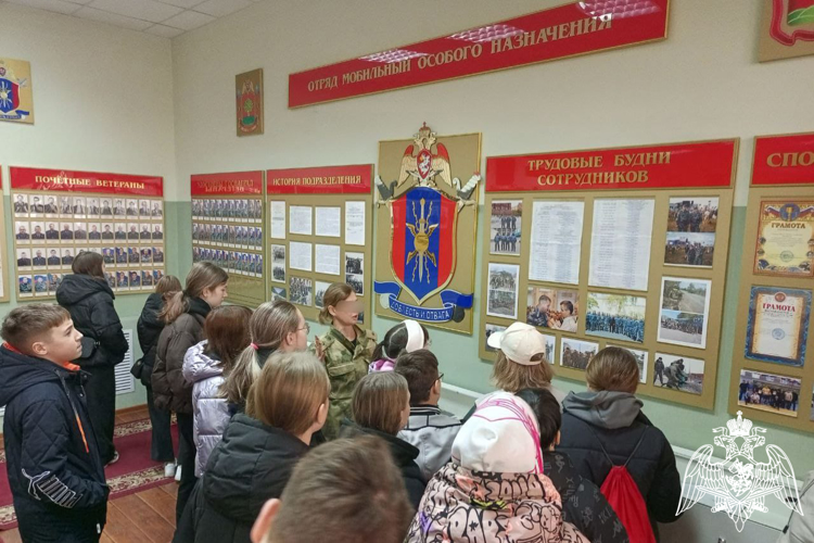 В гостях у росгвардейцев побывали липецкие школьники