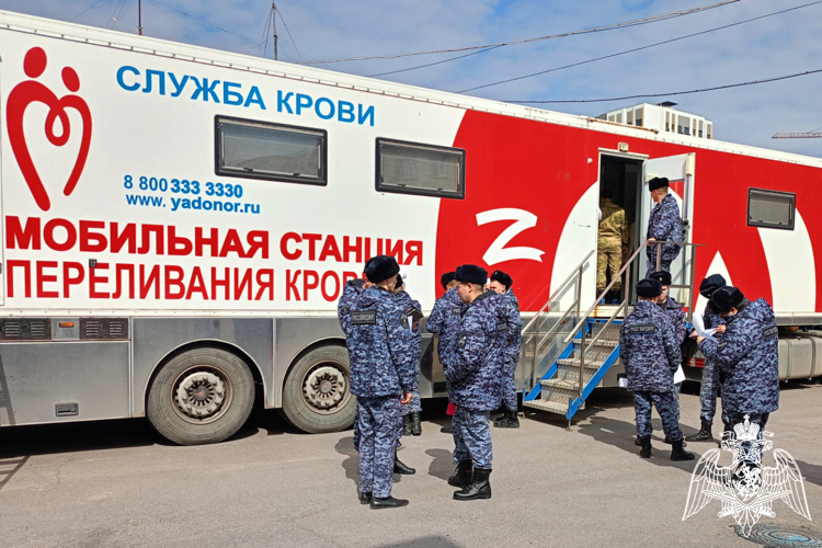 В преддверии Национального дня донора Липецкие Росгвардейцы сдали кровь