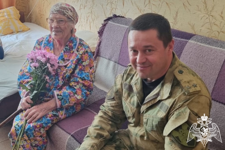 Росгвардейцы навестили труженицу тыла в годы ВОВ