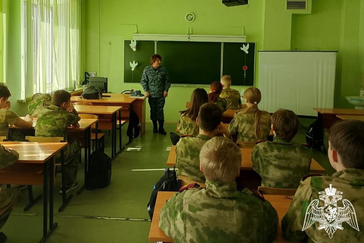 В Липецке росгвардейцы провели военно-исторический  урок мужества для школьников