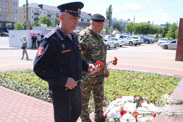 В Липецке росгвардейцы почтили память павших воинов в локальных конфликтах