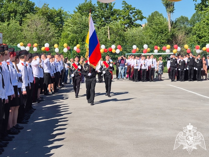 Росгвардейцы приняли участие в торжественной церемонии «Прощания с кадетским знаменем»