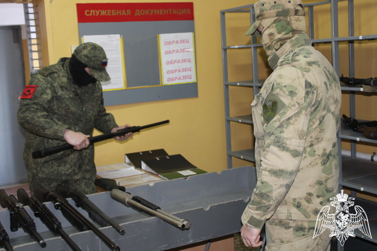 Липецкая Росгвардия передала 200 единиц оружия в зону спецоперации