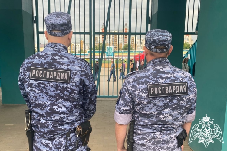 В Липецке Росгвардия обеспечила правопорядок на выпускных вечерах, праздничных и спортивных мероприятиях