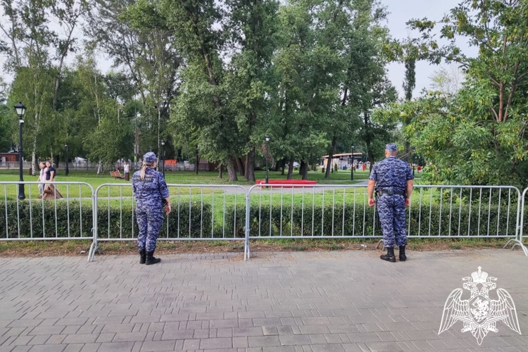 В Липецке росгвардейцы обеспечили охрану общественного порядка в День города  и День металлурга