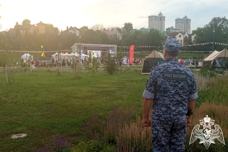 В Липецке росгвардейцы обеспечили охрану общественного порядка в День города  и День металлурга