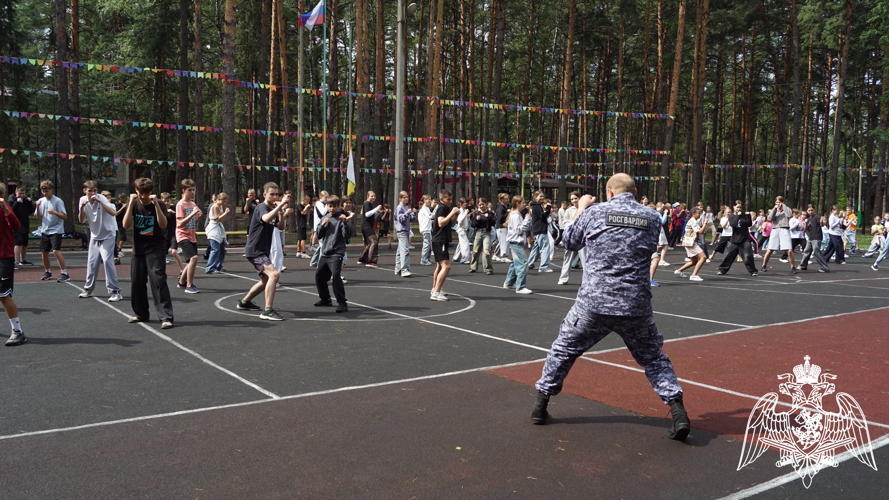 В Липецке росгвардейцы провели акцию «Каникулы с Росгвардией»
