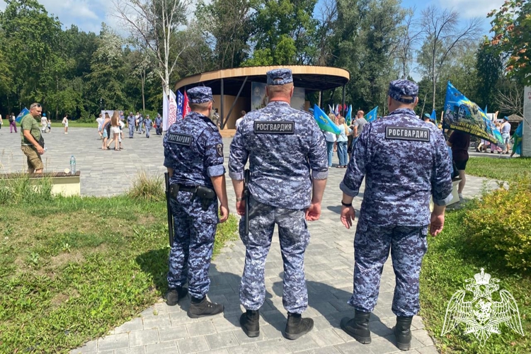 В Липецке Росгвардия обеспечила безопасность на праздновании Дня воздушно-десантных войск