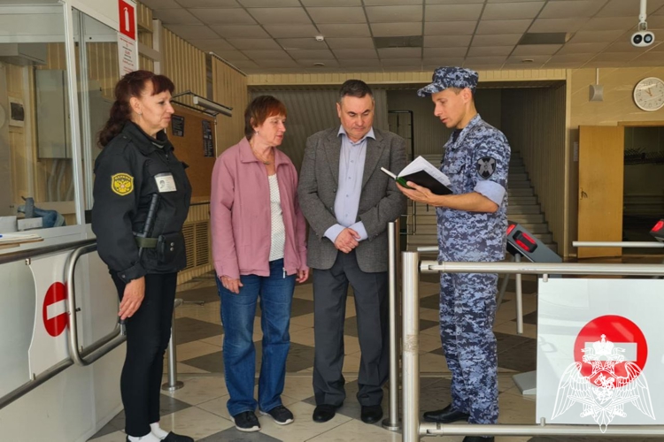 В Липецкой области росгвардейцы участвуют в обследовании и плановых проверках объектов образования