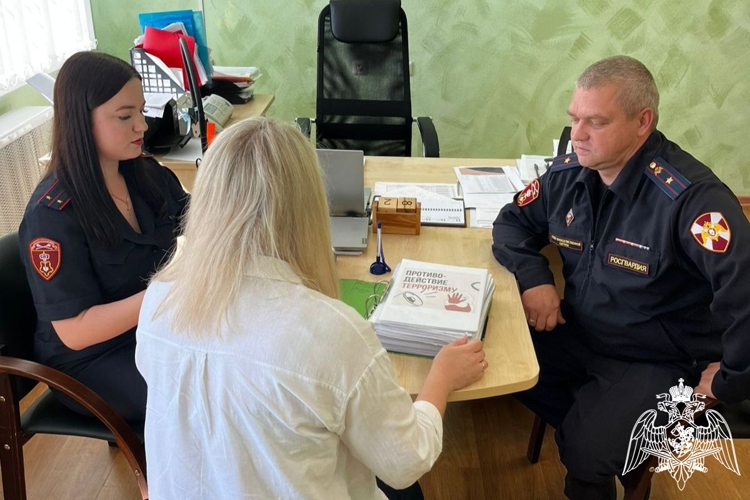 В Липецкой области росгвардейцы участвуют в обследовании и плановых проверках объектов образования
