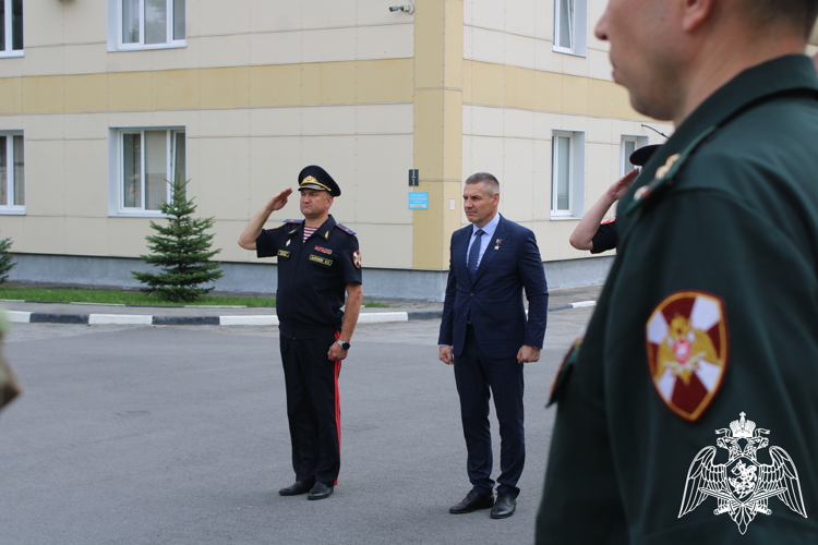 Герой России Андрей Фроленков встретился с росгвардейцами в Липецке
