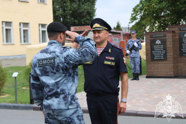 Герой России Андрей Фроленков встретился с росгвардейцами в Липецке