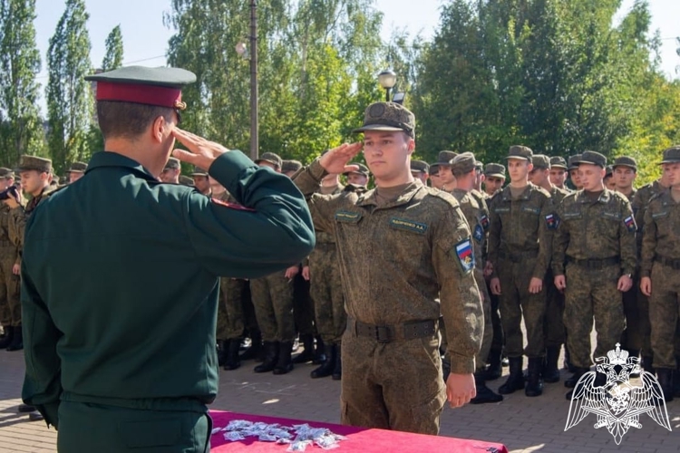 Росгвардия приняла участие в первом выпускном Военного учебного центра ЛГТУ